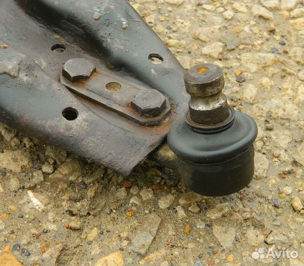 Рычаг передний левый Audi 80 B3