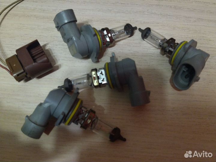 Toyota галогеновая лампа в противотуманки.9006 HB4