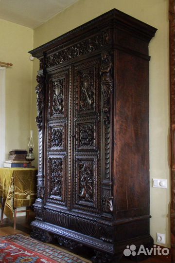 Шкаф ренессанс