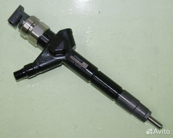 Форсунка топливная YD25 DDTi NP300 16600-EB70B