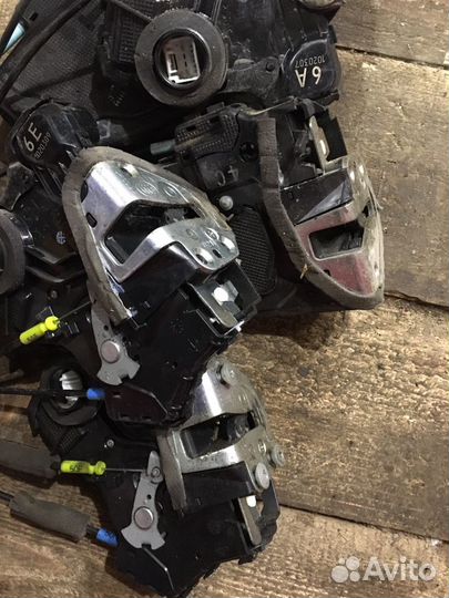 Замок дверной Toyota Camry 40