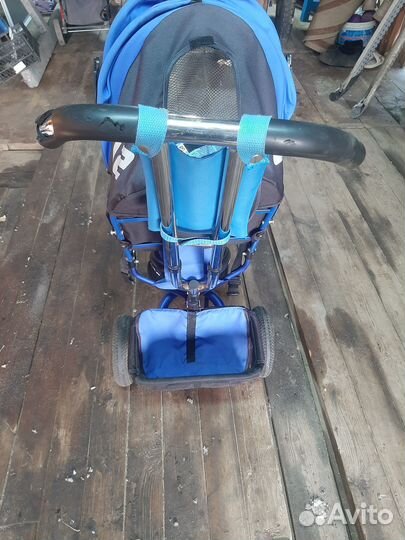 Детский велосипед с ручкой