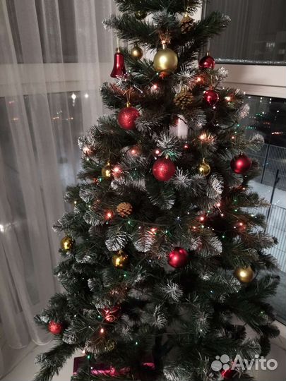 Елка искусственная заснеженная 1,8