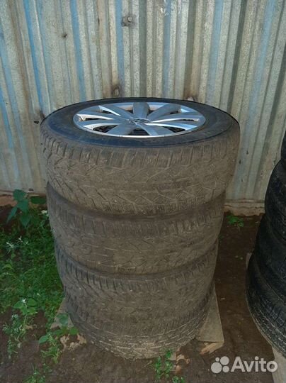 Taurus Winter 215/60 R16 H