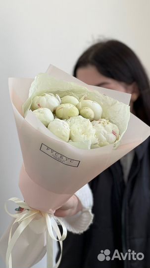 Букет из 9 пионов