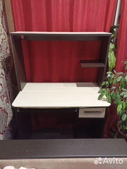 Компьютерный стол бесплатно