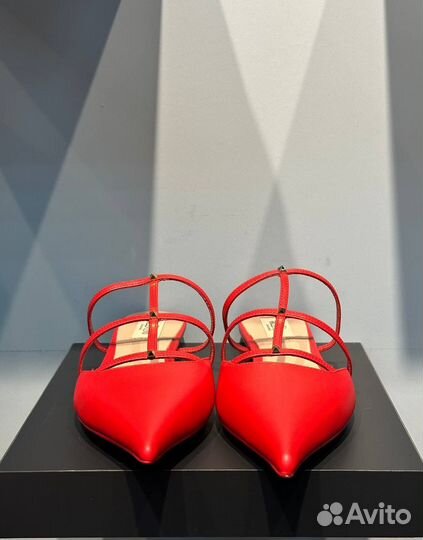 Туфли женские Valentino Garavani Rockstud