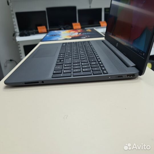 Ноутбук HP FullHD IPS/3020e/8GB/256GB SSD/Radeon