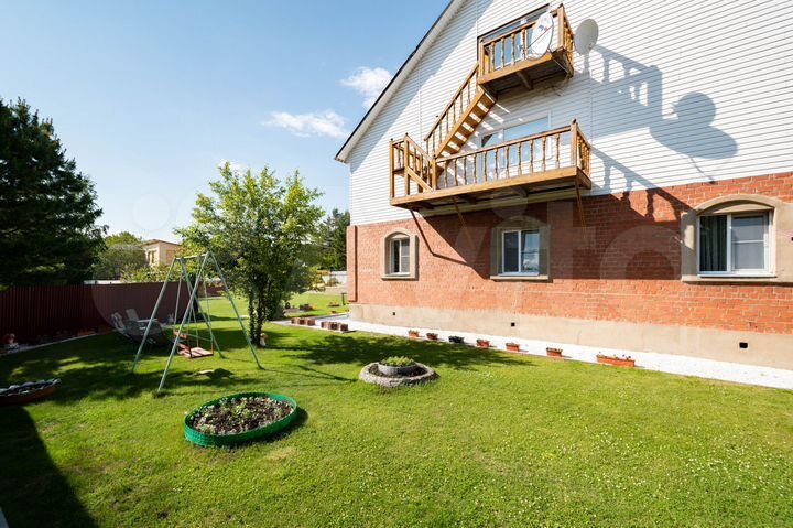 Коттедж 395,2 м² на участке 14 сот.