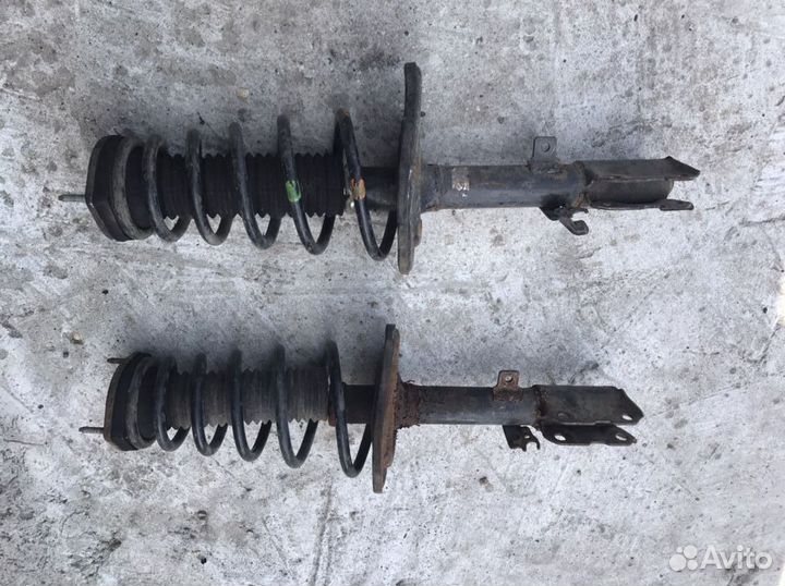 Toyota camry амортизатор задний левый в сборе