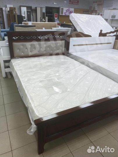 Кровать массив