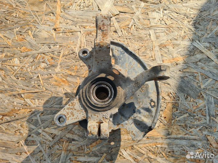 Поворотный кулак абс (цапфа) правый Kia Spectra