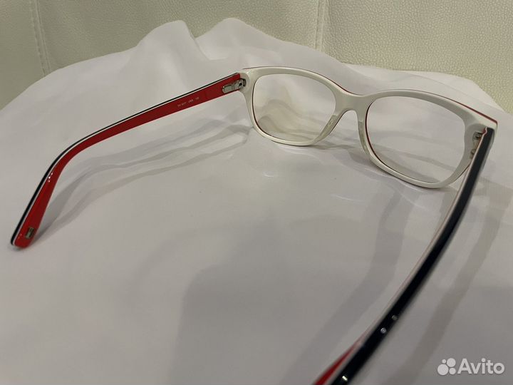 Очки Tommy Hilfiger