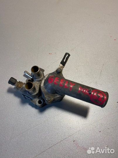 Корпус термостата Geely Mk MR479QA 2012