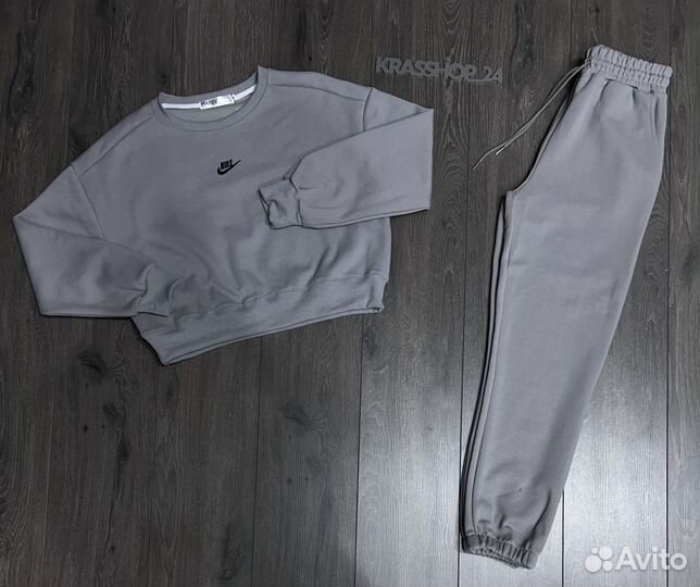 Спортивный костюм женский Nike