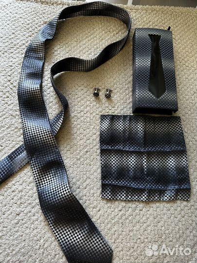 Галстук и запонки