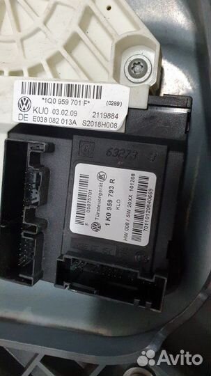 Стеклоподъемник правый Volkswagen Scirocco 137