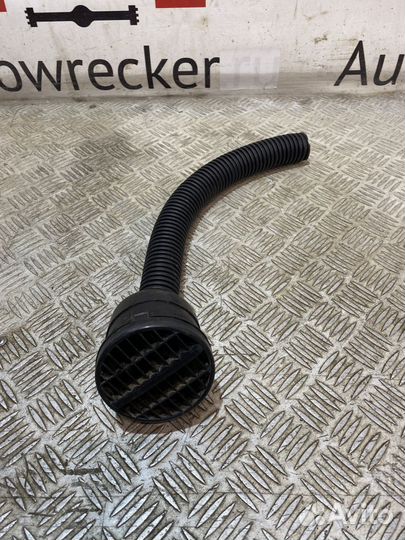 Дефлектор обдува ветрового стекла