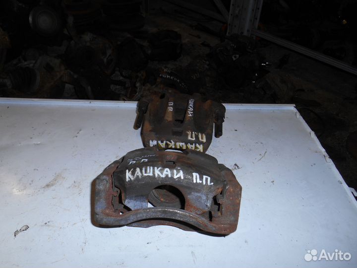 Суппорт передний правый Nissan Qashqai J10