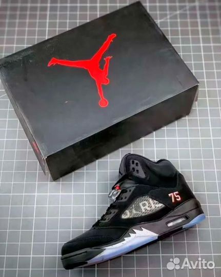 Кроссовки кожаные осенние Nike Air Jordan 5