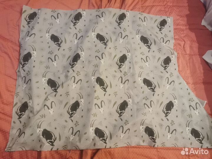 Отрез ткани с козликами и черепами 1*1,15