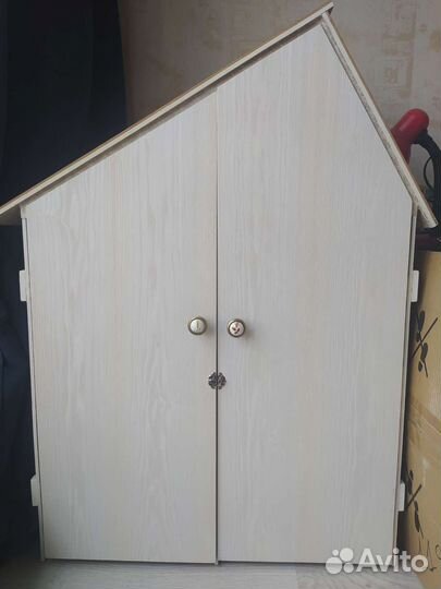 Кукольный домик с мебелью