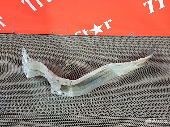 Кронштейн крыла правого