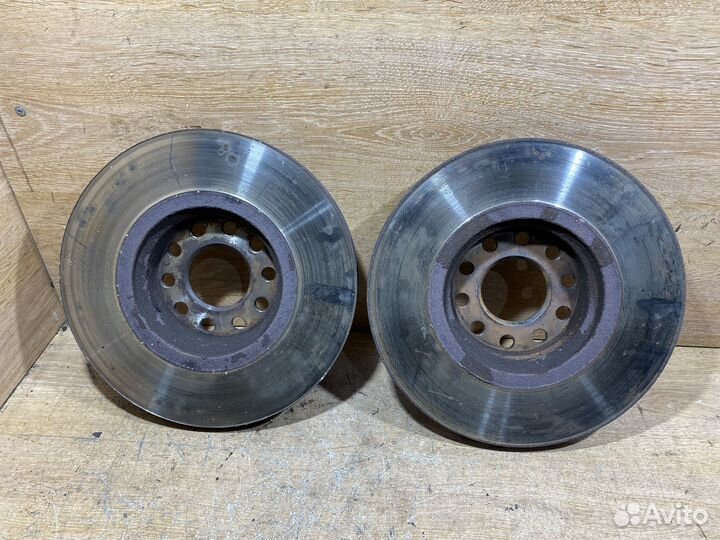 Комплект передних тормозных дисков Passat B5 D160