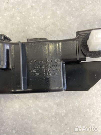 865164H000 Крепление крыла Hyundai Гранд Старекс