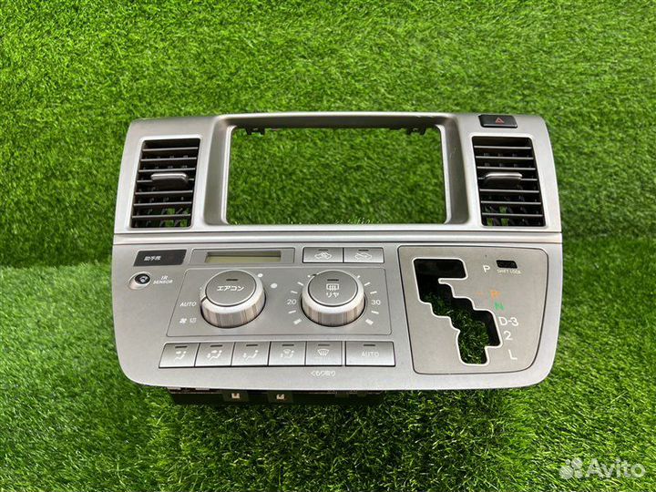 Рамка магнитофона передняя Toyota Raum NCZ20 1nzfe