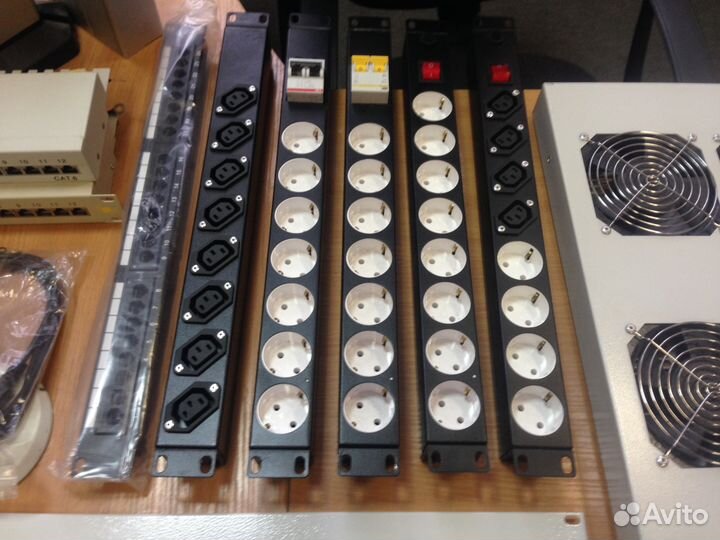 Блок на 8 розеток в стойку 19