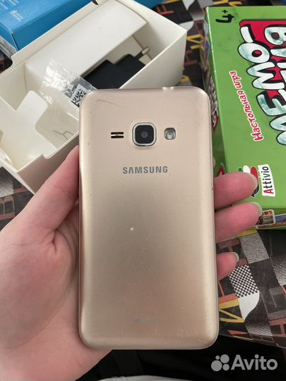 Телефон Samsung J3