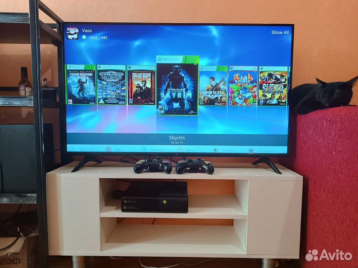 Продаю ixbox 360 E, джойстики в комплекте