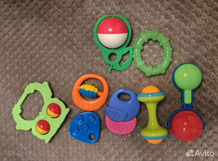 Погремушки и подвесные игрушки для малышей пакетом