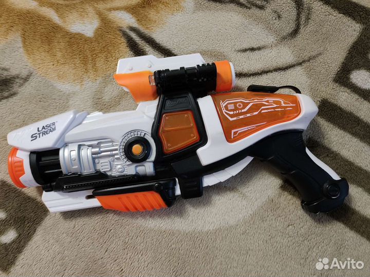 Водяной пистолет с подсветкой