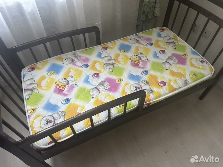 Детская кровать 140:70 с бортиками