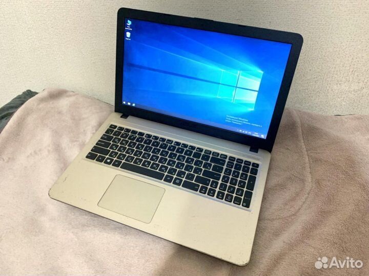 Ноутбук для учебы и игр pentium/4GB озу/SSD/15,6