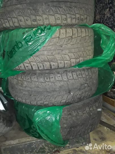 Michelin X-Ice North 215/60 R16