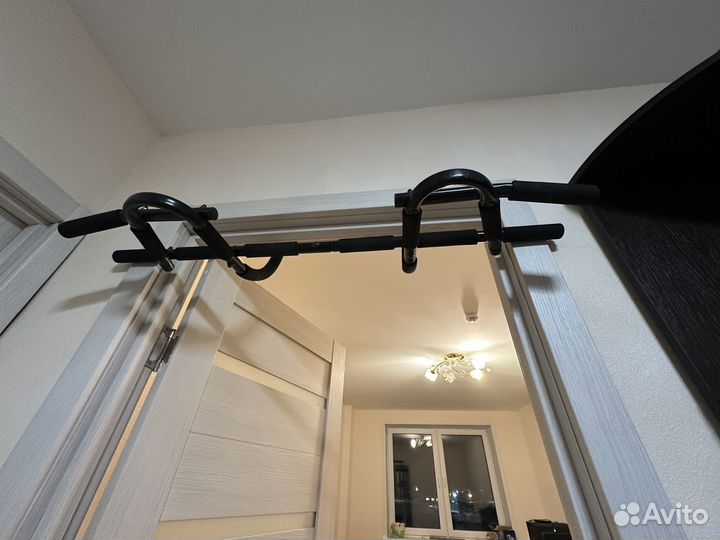 Турник дверной накладной Torneo