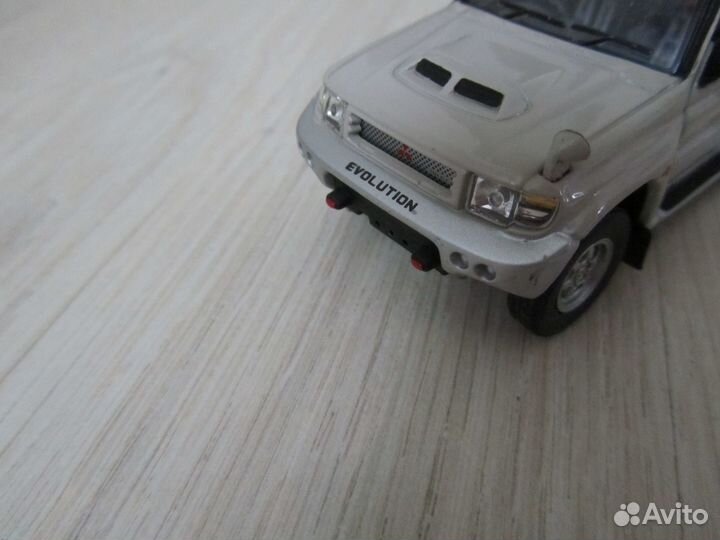 Модель Mitsubishi Pajero Evolution 1 :43