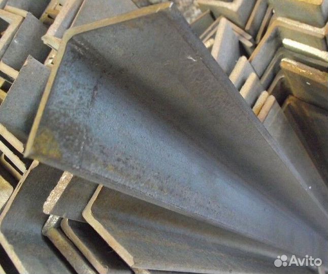 Уголок равнополочный стальной 25*25*3