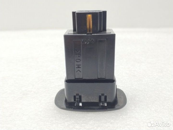 Кнопка открывания багажника Mitsubishi Outlander 3