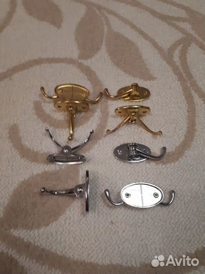 Крючок-вешалка