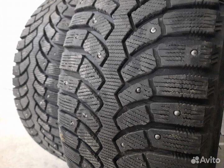 Bridgestone Blizzak Spike-01 215/45 R17 87T