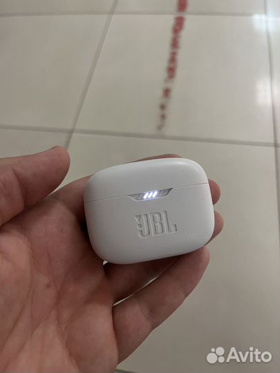 Беспроводные наушники JBL Tune 130NC TWS
