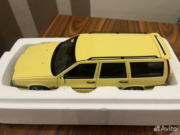 AutoArt 1/18 Volvo 850 T-5R Estate
