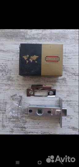 Дверные ручки межкомнатные на розетке с защелкой