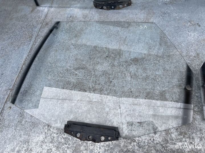 Стекло двери для Audi 100 C3