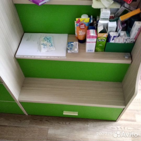 Стол чердак с шкафом для одежды подиум Bambini