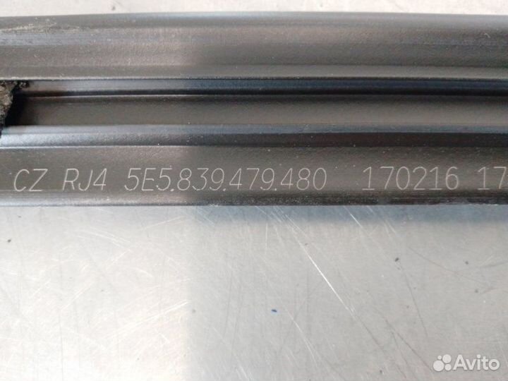 Уплотнитель (внутри) Skoda Octavia Rs (A7)